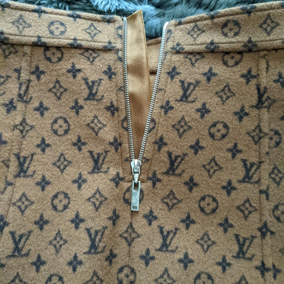 Louis Vuitton Monogram Wool Skirt. - Picture 10 of 16
